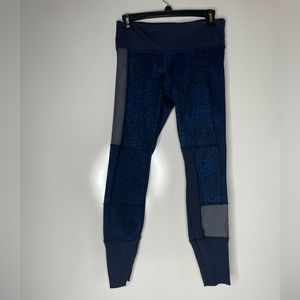 Lululemon Floral Geometric Size 8 Blue Leggings. Condition is Preowned